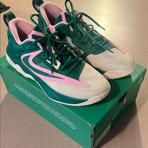 Nike x Gianni’s immortality 3 Green and Pink Athletic Shoes. NWT size 9.5